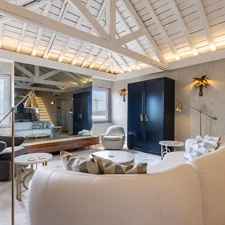 Luxury Duplex W/ River View By Lovelystay *
