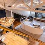Luxury Duplex W/ River View By Lovelystay *