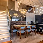 Luxury Duplex W/ River View By Lovelystay Διαμέρισμα
