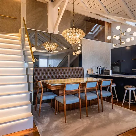 Luxury Duplex W/ River View By Lovelystay Apartman